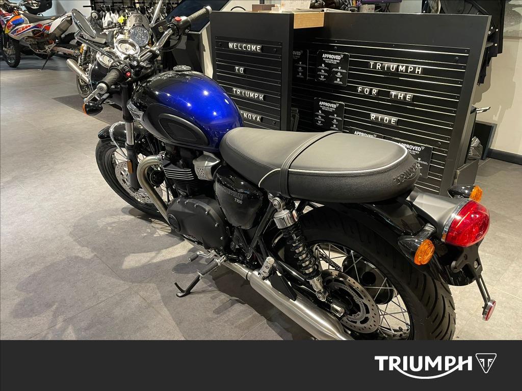 TRIUMPH Bonneville 900 T100 Stealth Edition