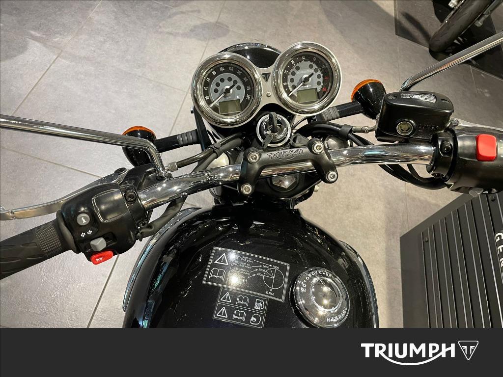 TRIUMPH Bonneville 900 T100 Stealth Edition
