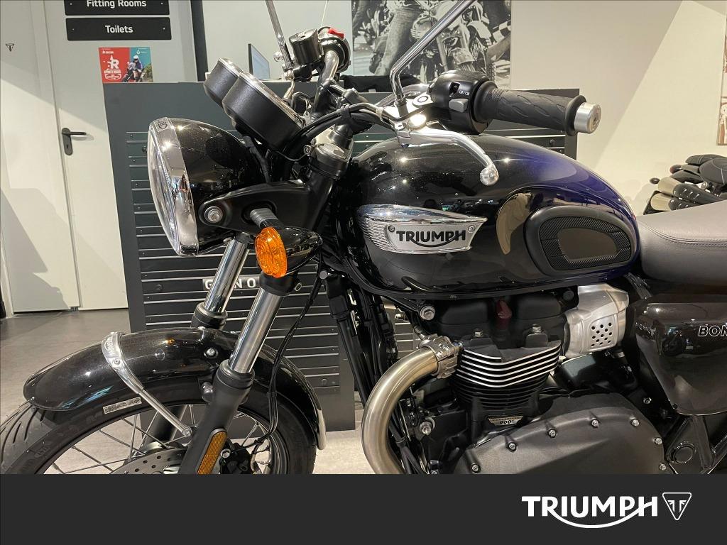 TRIUMPH Bonneville 900 T100 Stealth Edition