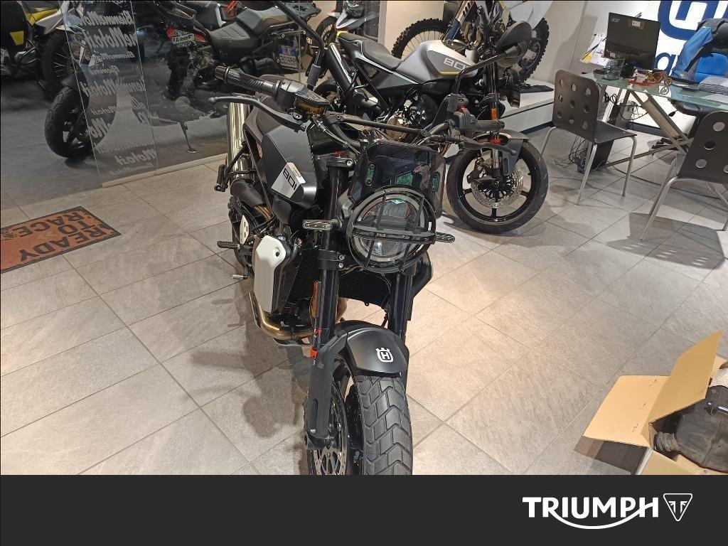 HUSQVARNA Svartpilen 801 