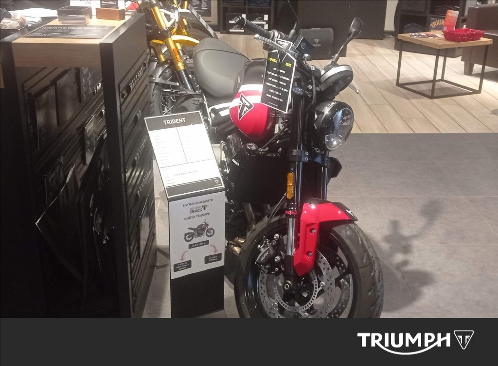 TRIUMPH Trident 660 Diablo Red / Sapphire Black Abs