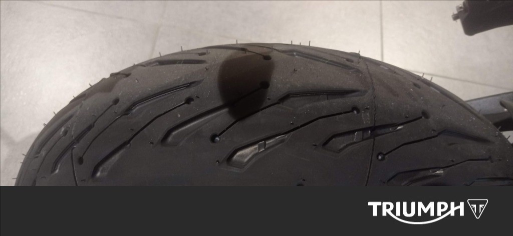 TRIUMPH Street Triple 765 R