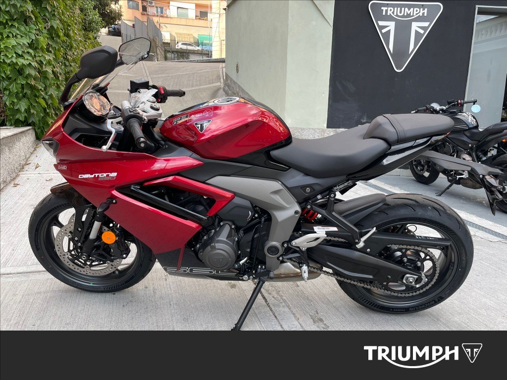 TRIUMPH Daytona 660 Abs