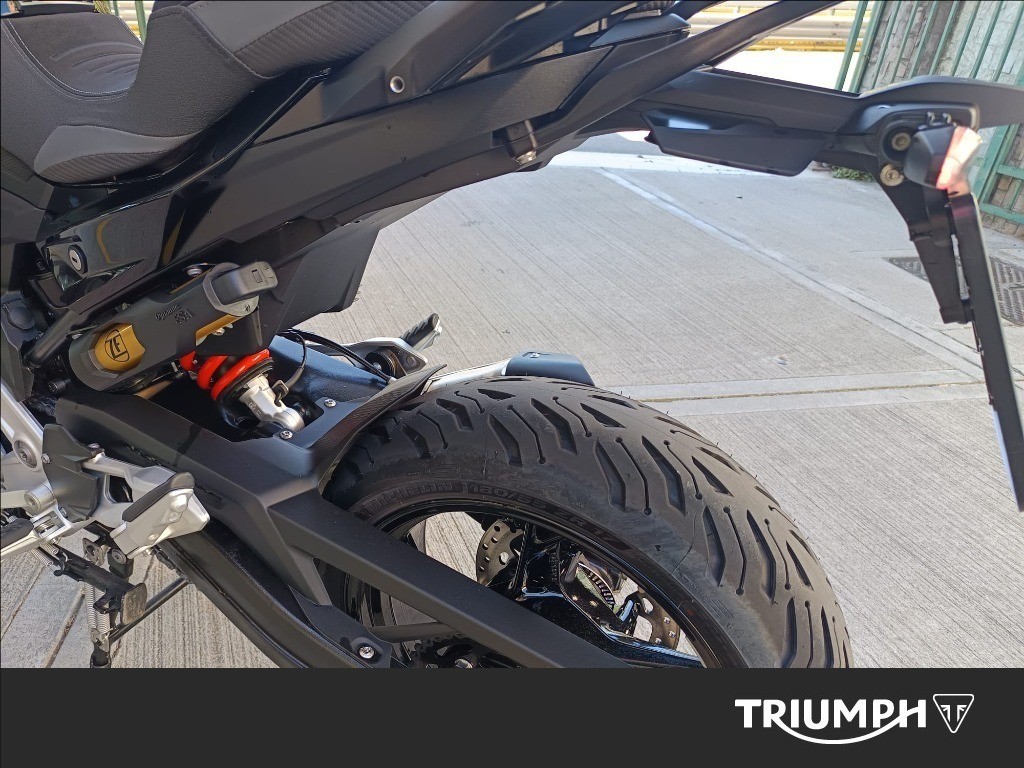 BMW F 900 XR Triple Black Abs