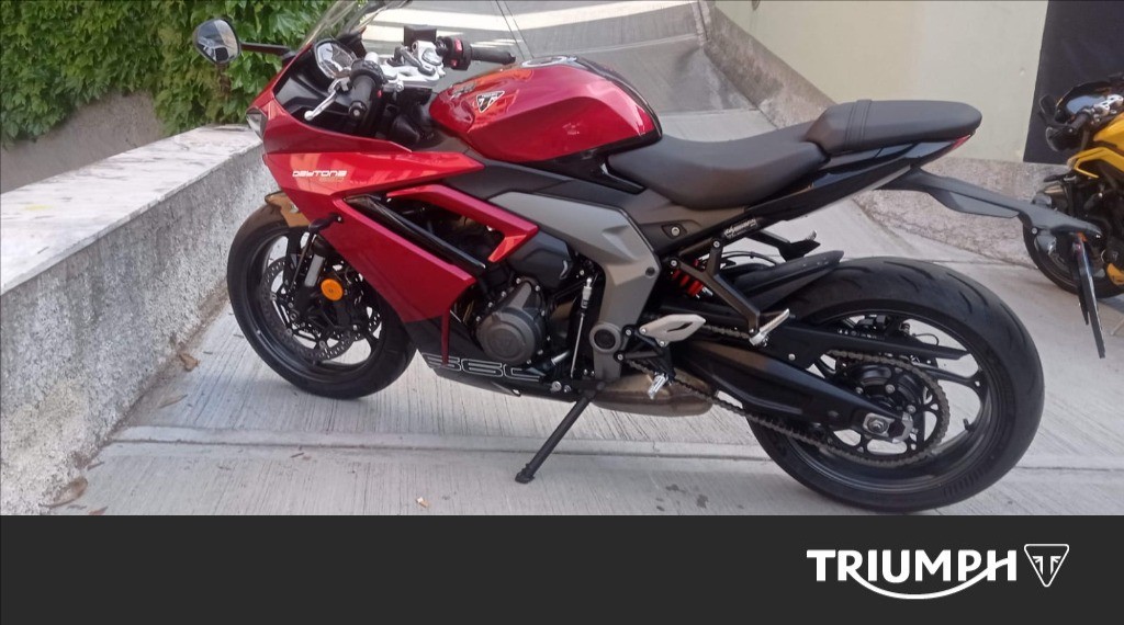 TRIUMPH Daytona 660 Abs