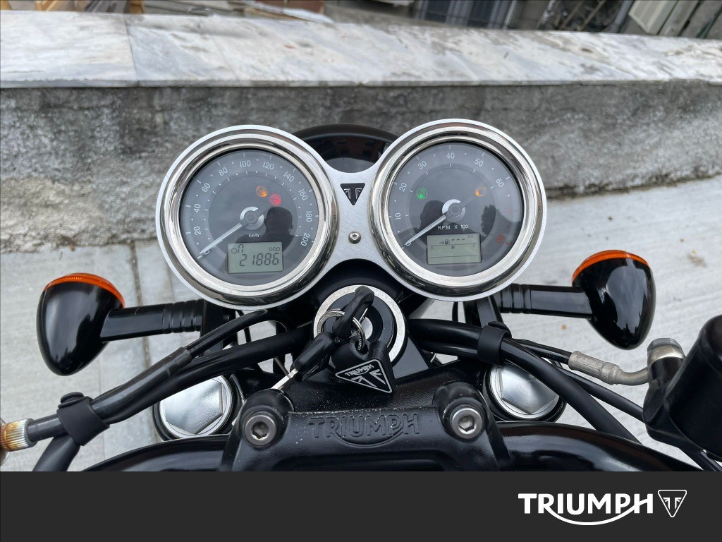 TRIUMPH Bonneville 900 T100 Black