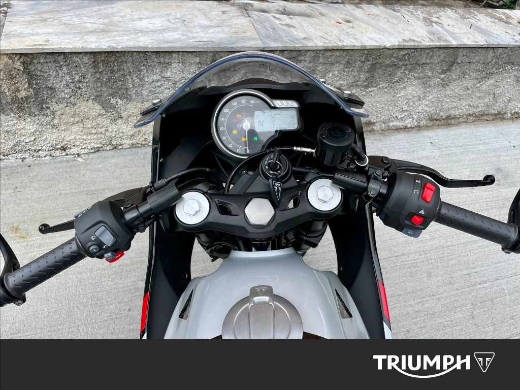 TRIUMPH Thruxton 400 Phantom Black / Aluminium Silver Abs