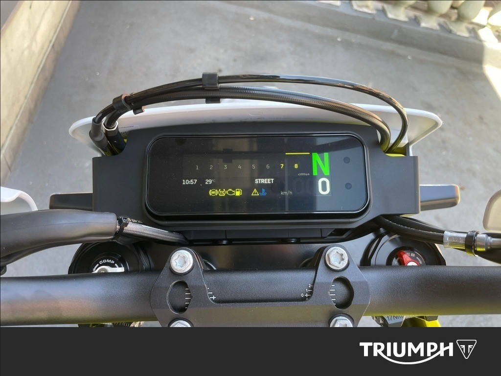 HUSQVARNA Supermoto 701 4T 