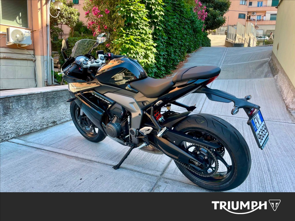 TRIUMPH Daytona 660 Sapphire Black Abs