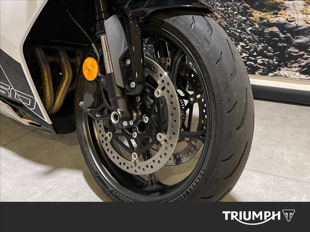 TRIUMPH Daytona 660 Abs