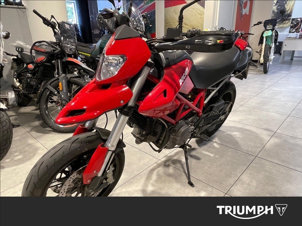 DUCATI Hypermotard 796 red