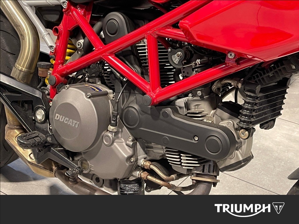DUCATI Hypermotard 796 red